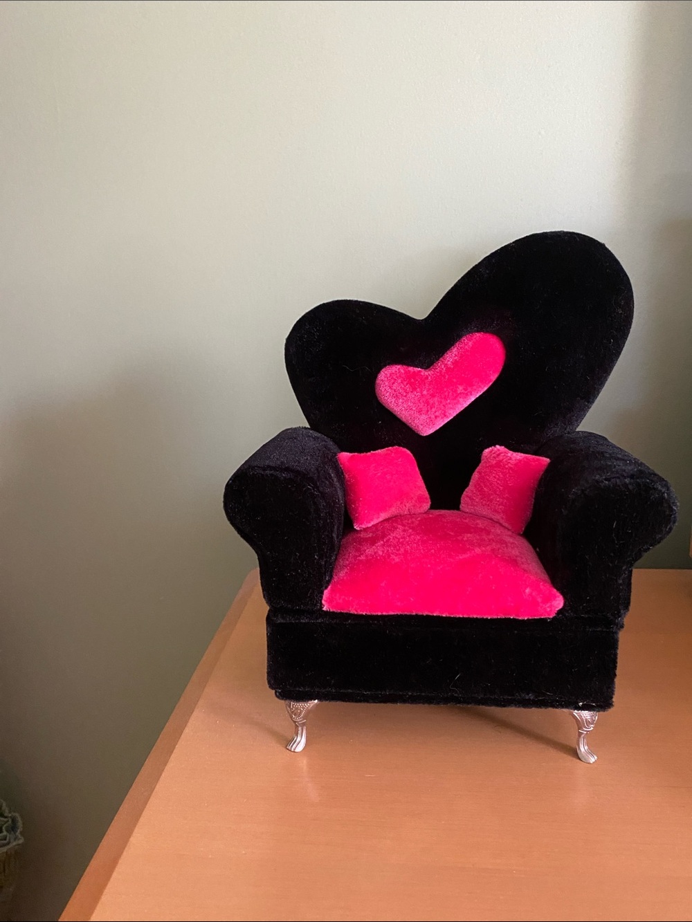 Adorable velvet black and hot pink jewelry box w/ 4 pairs of CZ earrings.